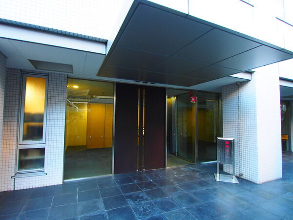 【ローレルコート市ヶ谷】エントランス