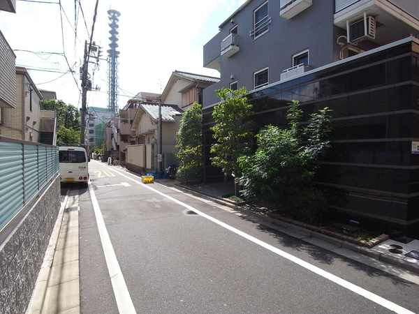 【ダイナシティ市谷仲之町】前面道路