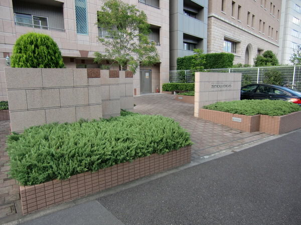 【デュオスカーラ市ヶ谷】アプローチ