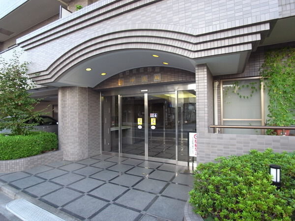 【ニューハイツ新神楽坂】エントランス