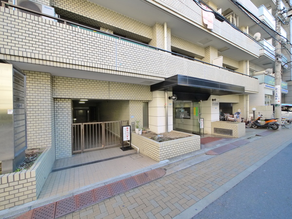 【グローイン新宿御苑】エントランス 【グローイン新宿御苑】エントランス