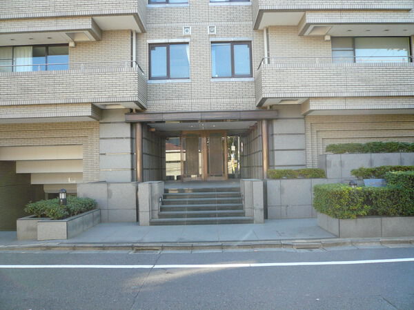 【パレ市ヶ谷】エントランス