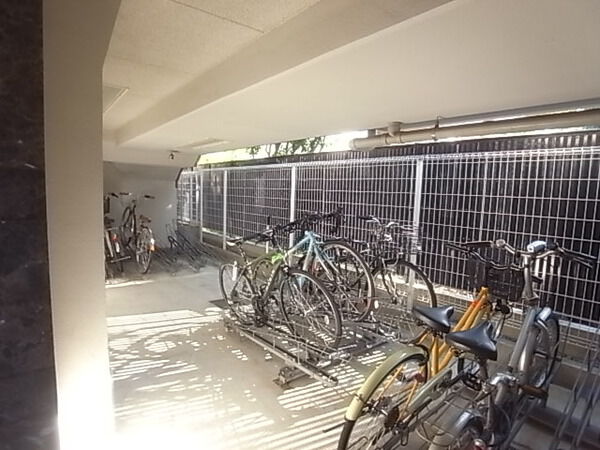 【ラヴェンナ文京富坂】駐輪場
