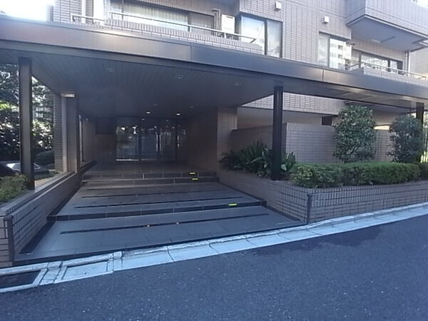 【藤和春日ホームズ】マンション入口