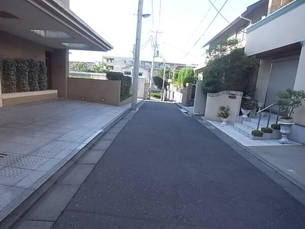 【パークナード春日ヒルズ】前面道路 【パークナード春日ヒルズ】前面道路