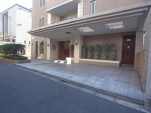 【パークナード春日ヒルズ】マンション入口 【パークナード春日ヒルズ】マンション入口
