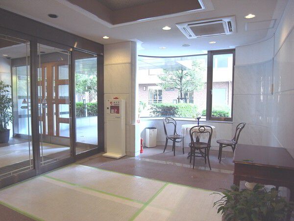 【シーアイマンション根津弥生坂】エントランス３