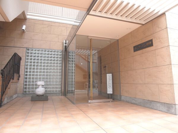 【ディアハイム根津】エントランス1 【ディアハイム根津】エントランス1