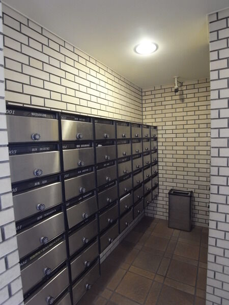 【メゾンブロンシュ本駒込】集合ポスト 【メゾンブロンシュ本駒込】集合ポスト