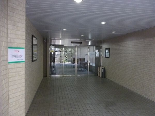 【湯島永谷マンション】エントランス１