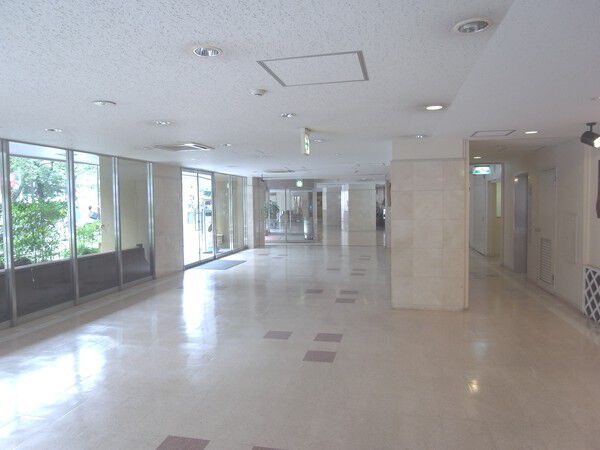 【湯島ハイタウン】エントランス２