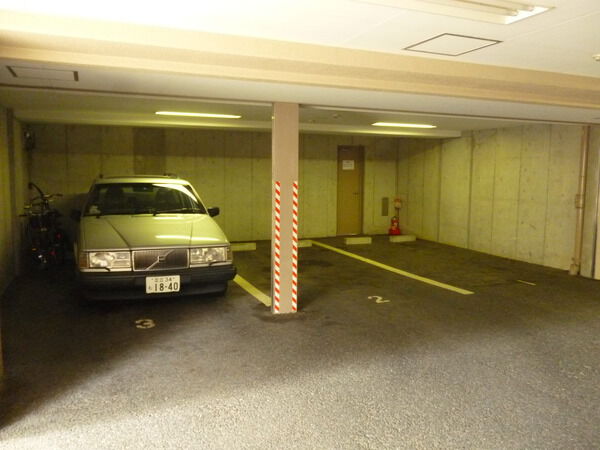 【ファミール浅草シティウエスト】駐車場