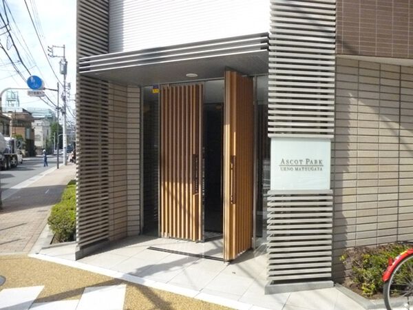 【アスコットパーク上野松が谷】エントランス１