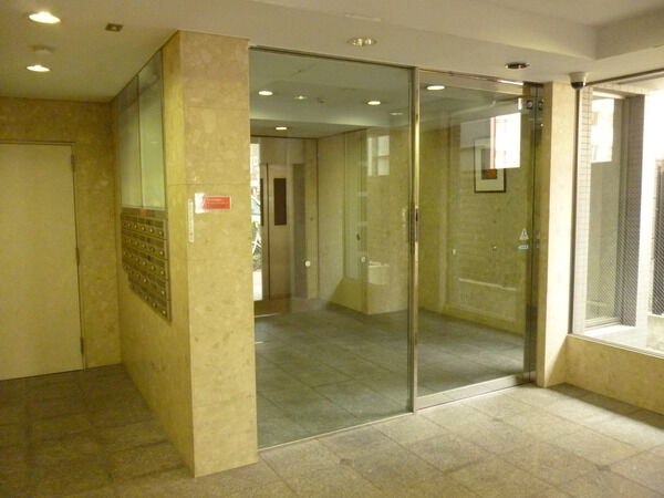 【ルピナス新御徒町】エントランス２