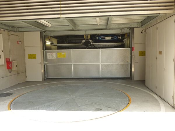【グローベルザステーション三ノ輪】駐車場