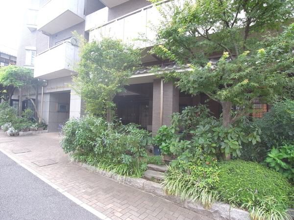 【ライオンズガーデン谷中三崎坂】エントランス１