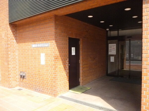 【柳橋リバーサイドマンション】エントランス