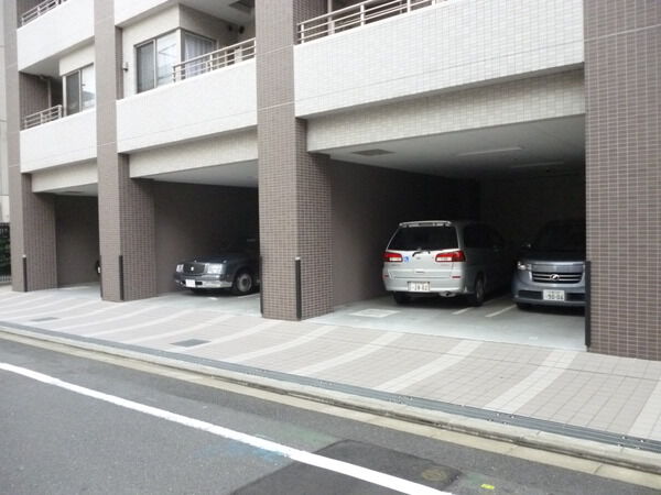 【クリオ三ノ輪ラモード】駐車場