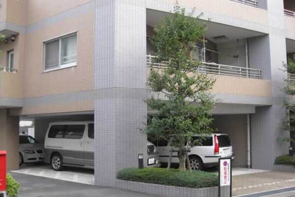 【グレイスガーデン武蔵小山】駐車場入り口