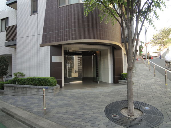 【ブリリアンコート西大井】エントランス付近