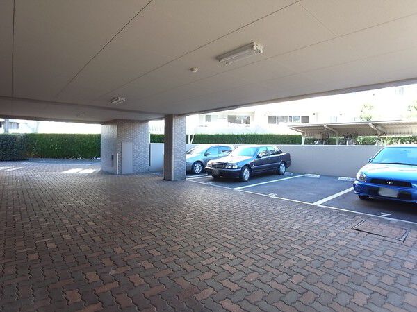 【大井仙台坂パークハウス】駐車場