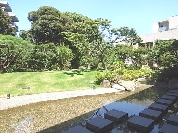 【アリュールゼームス坂】中庭
