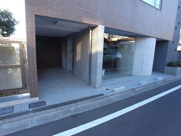 【ラコサ都立大】エントランス