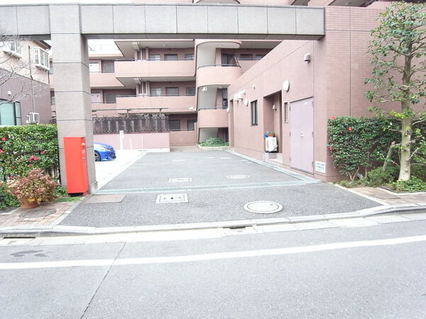 【イストワール碑文谷】駐車場