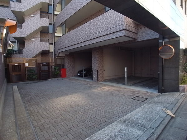 【クレッセント武蔵小山Ⅲ】駐車スペース