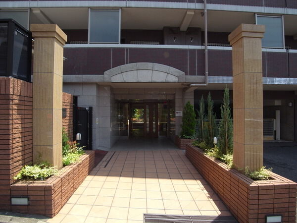 【グランデュー上池台壱番館】エントランス