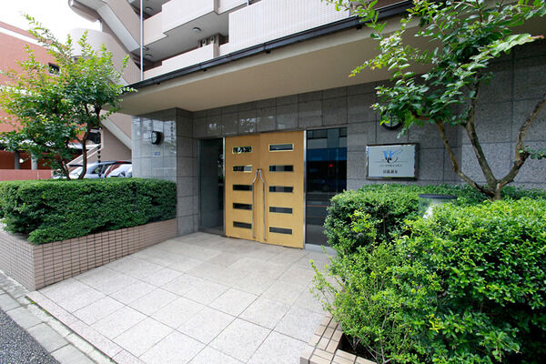 【ノバ・マイキャッスル田園調布】エントランス前 【ノバ・マイキャッスル田園調布】エントランス前