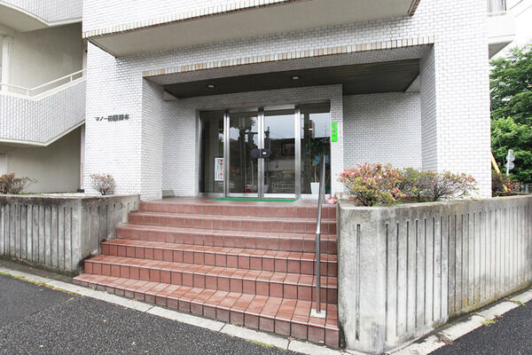 【マノー田園調布】エントランス前 【マノー田園調布】エントランス前