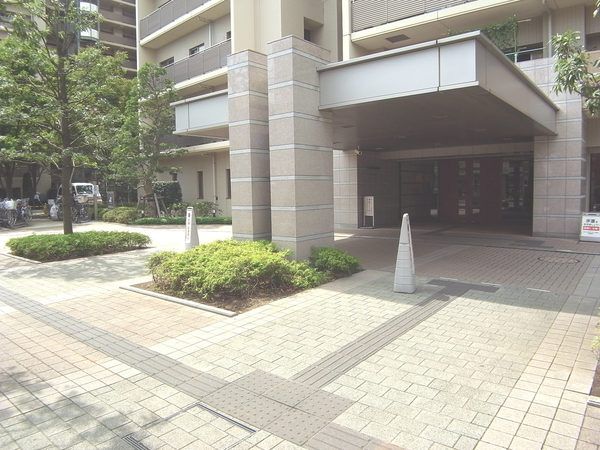 【オーベルグランディオ萩中】エントランス