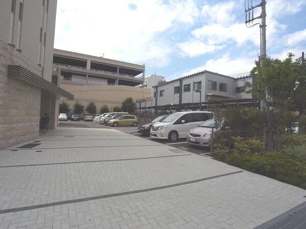 【ライオンズ多摩川レジデンス】駐車場