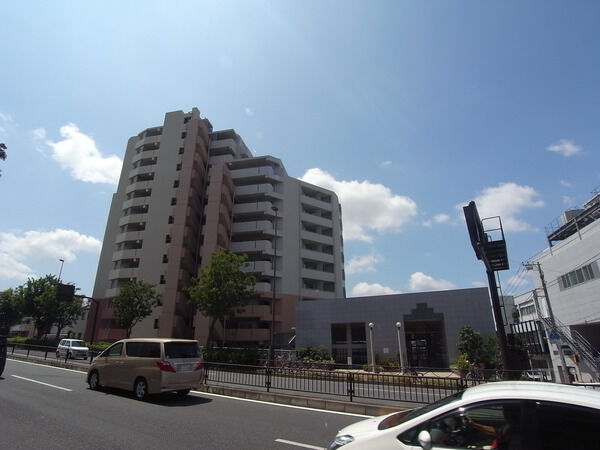 【ジェイパーク多摩川リバージュ】外観