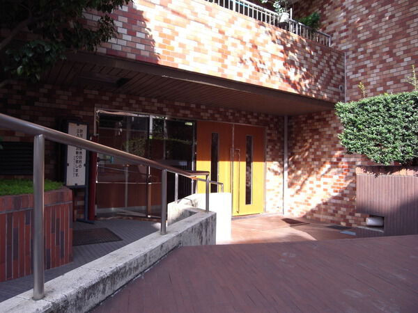 【マンション赤堤テラス】エントランス