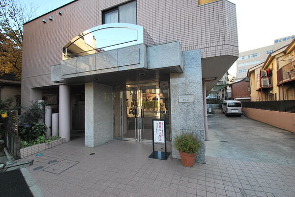 【グリーンコート梅ヶ丘】エントランス