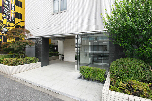 【アーバンパレス尾山台】エントランス前