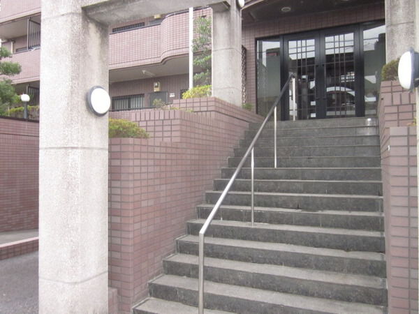 【グリュック７二子玉川】エントランスアプローチ