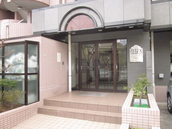 【グリュック８二子玉川】エントランス