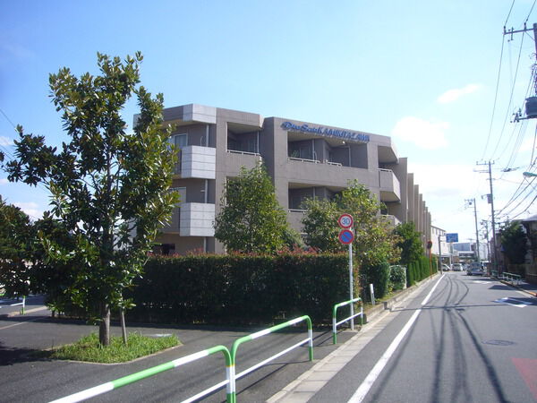 【ディナスカーラ上北沢】日当たり良好なマンションです。