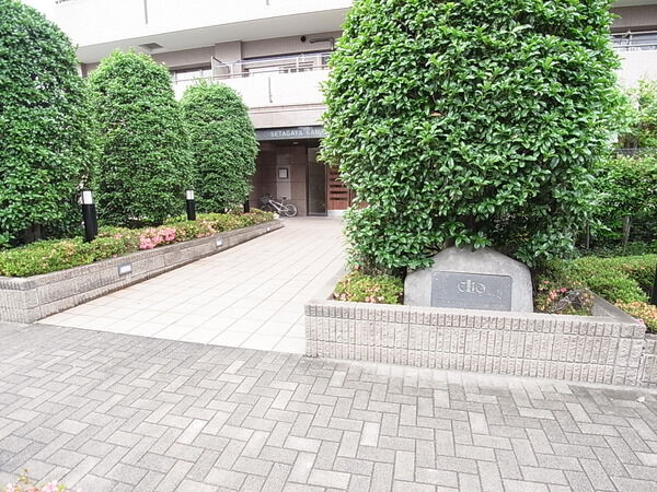 【クリオ世田谷上祖師谷壱番館】外観（エントランス）