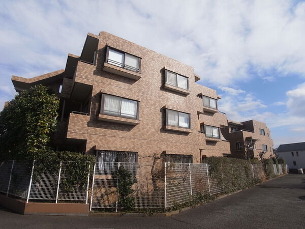 【ライオンズガーデン千歳烏山】外観写真