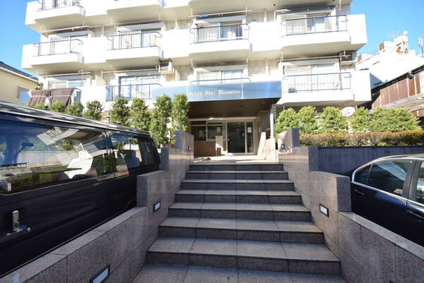 【セブンスターマンション北沢】エントランス通路 【セブンスターマンション北沢】エントランス通路