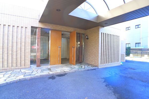 【ヴェルビュ経堂】エントランス