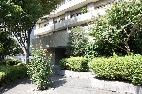 【プレステージ三軒茶屋ラフィーネ】エントランス 【プレステージ三軒茶屋ラフィーネ】エントランス