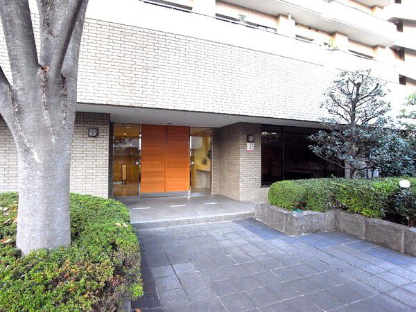 【プレステージ三軒茶屋ラフィーネ】エントランス 【プレステージ三軒茶屋ラフィーネ】エントランス