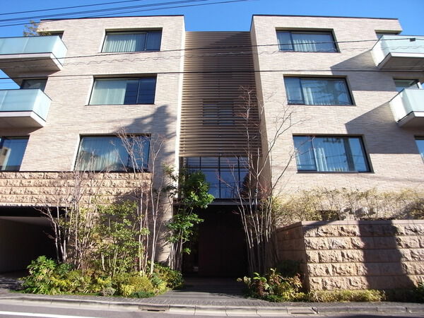 【グランドメゾン代沢】外観正面