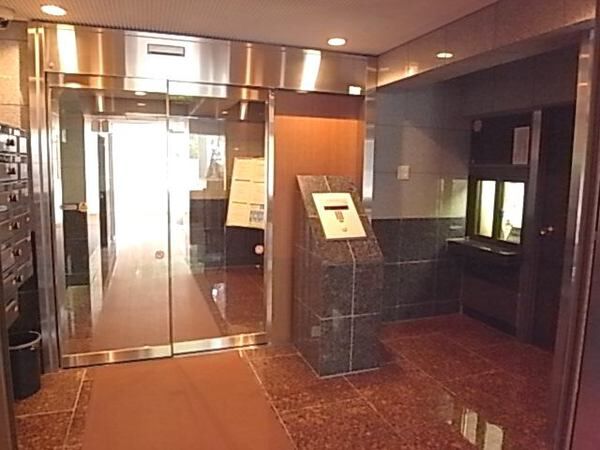 【ライオンズマンシヨン弦巻】エントランス
