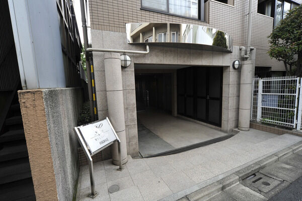 【マイキャッスル田園調布Ⅱ】エントランス前